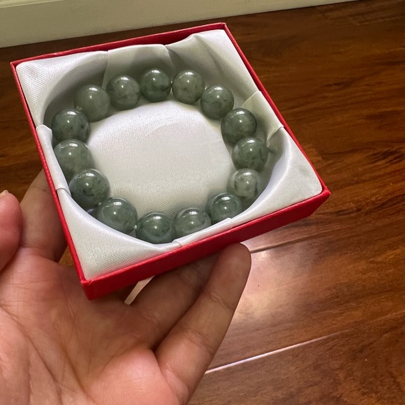 Jade bracelets - Picture 6 of 7